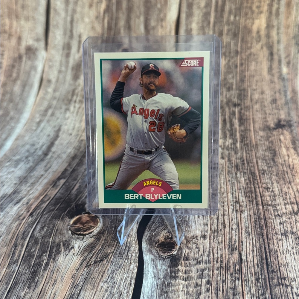 Vintage 1989 Score Bert Blyleven #17T Angels Baseball Card Item #ME5142